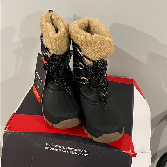 Cougar Women's Black and Tan Winter Boots - Picture 2 of 12